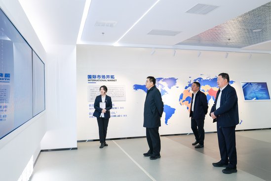纪委书记侯钦学带队到上海海港官方合作